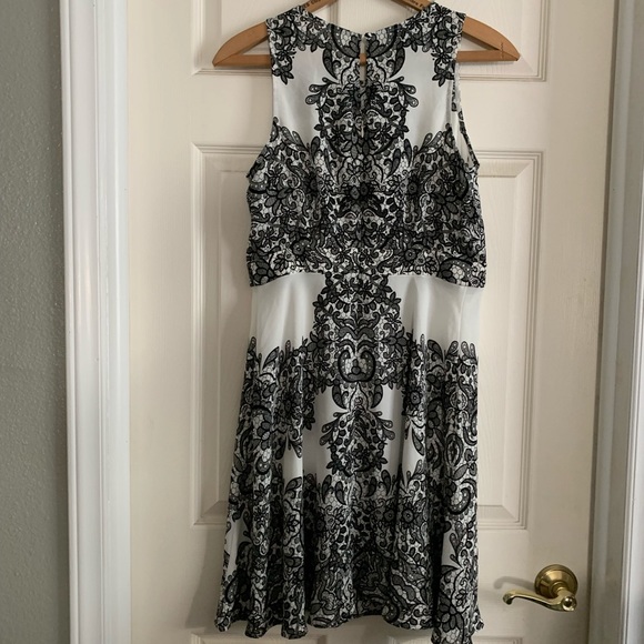 INC International Concepts Black and White Sheer Sleeveless Dress Size 10P - Picture 12 of 15